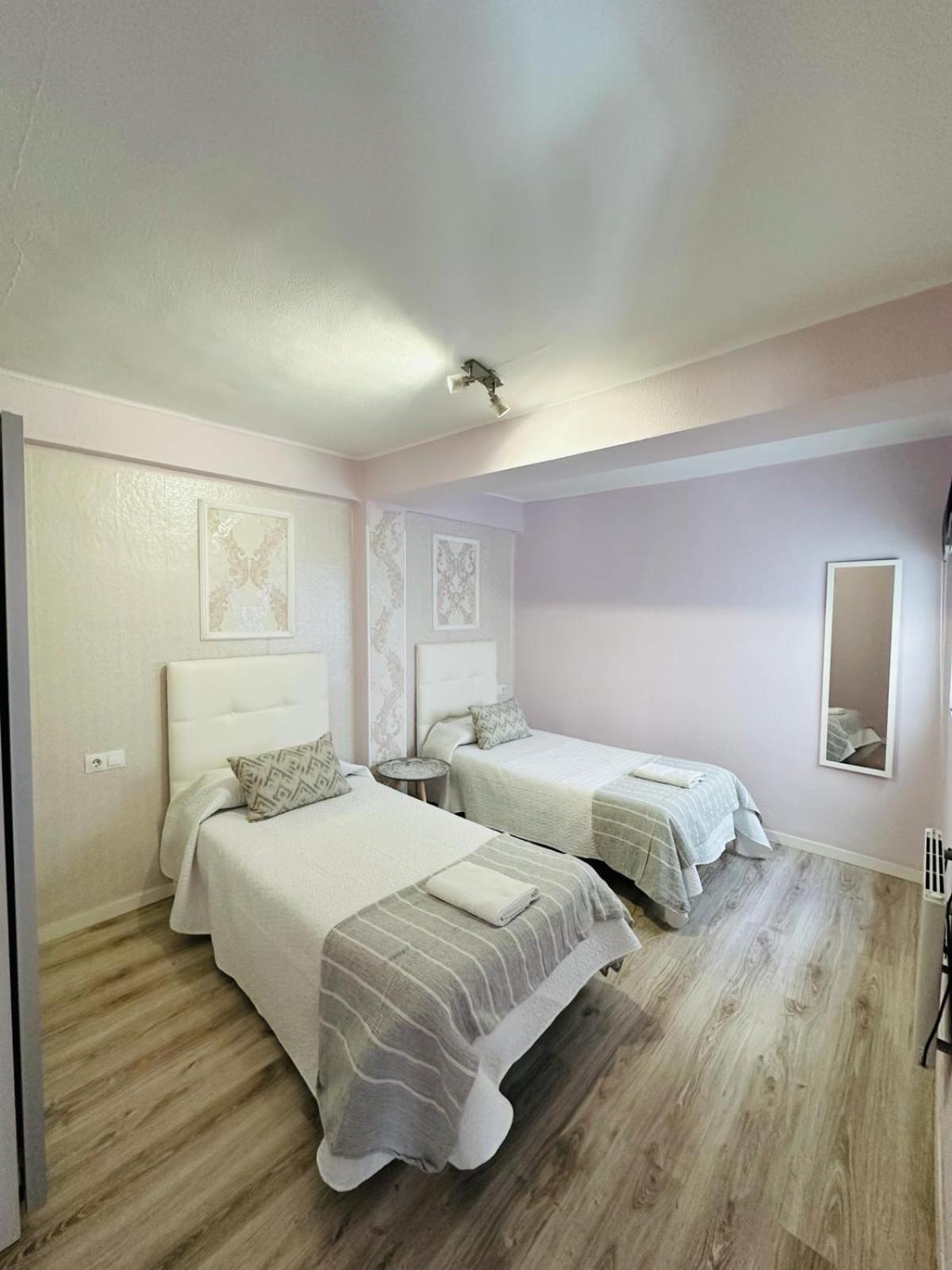 Imperium Apartamentos Centro Parking Gratis เมรีดา ภายนอก รูปภาพ