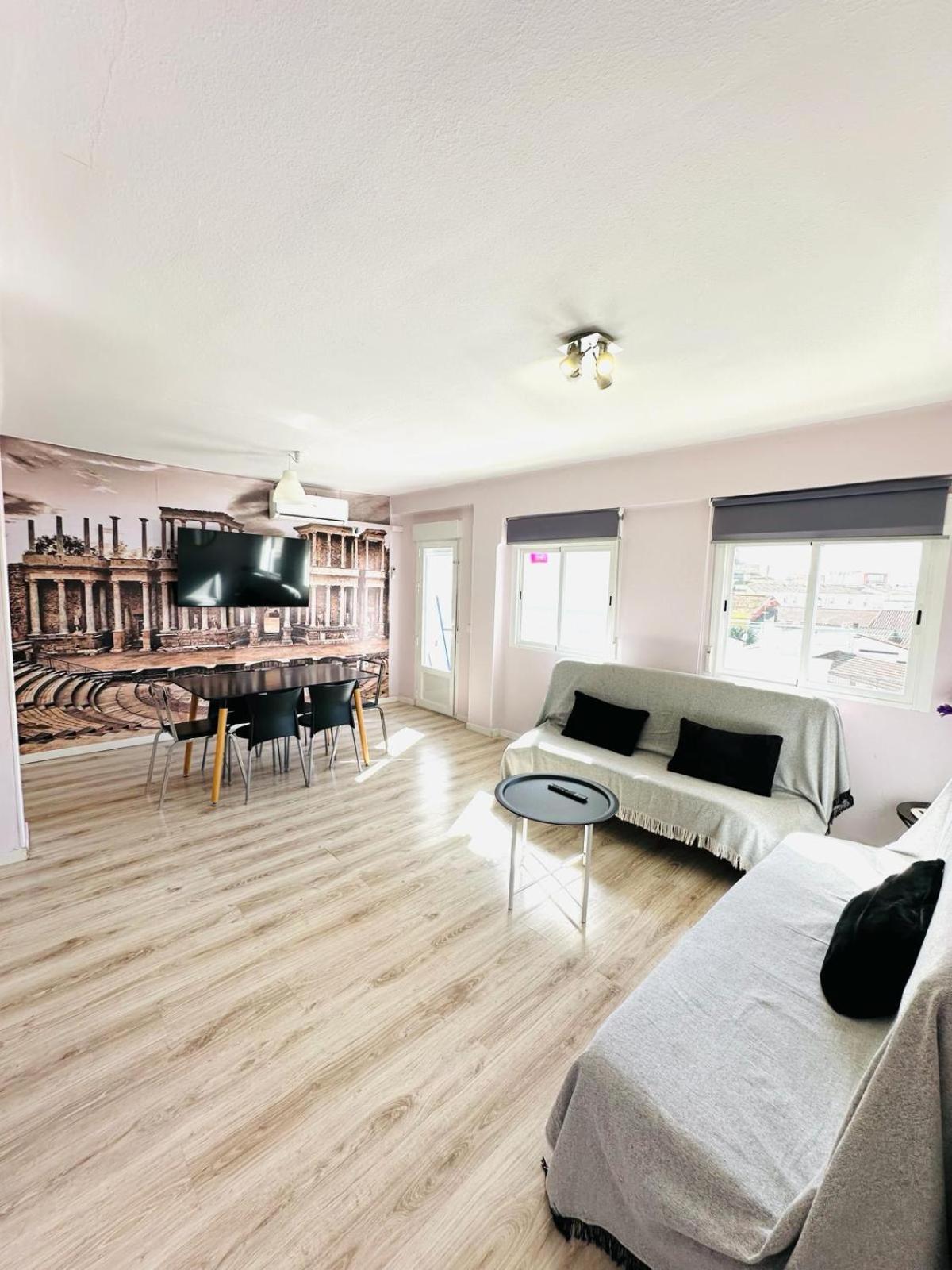Imperium Apartamentos Centro Parking Gratis เมรีดา ภายนอก รูปภาพ